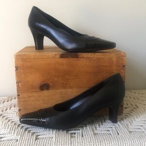 Salvatore Ferragmo low heeled black pumps